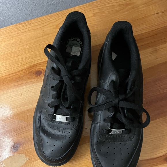 Nike Kids Air Force Ones black 6.5Y - Picture 2 of 5